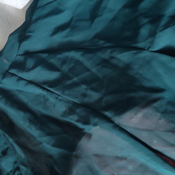 Flowy Bebe Blue Green 💚 Teal 🩵 Blouse Top Size S - Picture 16 of 16